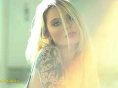 Gros cul, Gros seins, Blonde, Fille latino, Maman, Solo, Tatouage, Nénés