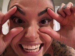 Estilo perrito, Doble penetracion, Fetiche, Cabello corto, Tatuaje, Adolescente, Trio, Tetas