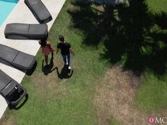 デカパイ, 巨乳な, 顔射, 異人種間, なめる, 母, タトゥー, オッパイの