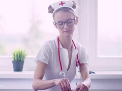 Grosser schwanz, Schwanz, Natürlichen titten, Krankenschwester, Rasiert, Dürr, Tätowierung, Titten