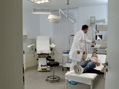 Grosser arsch, Blondine, Besamung, Hundestellung, Handjob, Jeans, Lingerie, Tätowierung