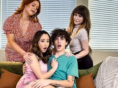 Gros cul, Grosse bite, Gros seins, Sucer une bite, En levrette, 2 femmes 1 homme