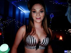 Braunhaarige, Schwanz, Lecken, Lingerie, Natürlichen titten, Rasiert, Entkleiden, Titten