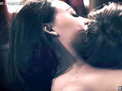 Sperma shot, Sperma in gezicht, Vingeren, Lesbisch, Taboe, Tiener, Trio