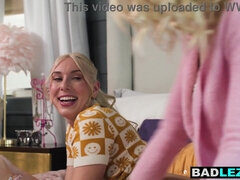 Blonde, Plantureuse, Femme couguar, Grosse, Hd, Petite femme, Strapon, Adolescente