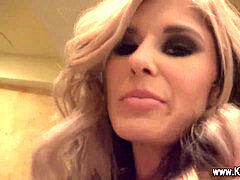 Sucer une bite, Cocu, Femme dominatrice, Doigter, Humiliation