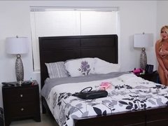 Verga grande, Rubia, Mamada, Semen en la boca, Garganta profunda, Tetas naturales, Coño, Vibrador