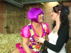 ぽっちゃり, カップル, 農場, ドイツ人, レズビアン, 淫乱熟女, オマンコ, ストッキング