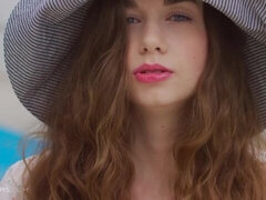 Сногсшибательные, Жопа, Большие дырки, Мастурбация, Натуральные сиськи, Бассейн, Соло, Сиськи