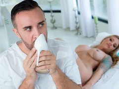 デカ尻, ブロンド, フェラチオ, バック, 淫乱熟女, 剃毛, ストッキング, ヤリマンの