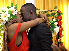 Gros seins, Noire, Sucer une bite, Groupe, Orgie, Nénés, Mariage, Épouse