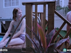 Gros seins, Brunette brune, Plantureuse, Tir de sperme, Queue, Hd, Naturelle, Piscine