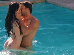 Cul, Sucer une bite, Brunette brune, En levrette, Poilue, Branlette thaïlandaise, Adolescente