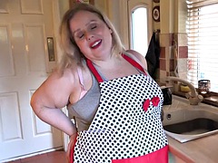 デカパイ, ブロンド, フェラチオ, イギリス人, キッチン, 淫乱熟女, オッパイの, 妻