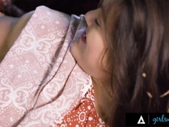 茶髪の, 大学生, 指いじり, 異人種間, なめる, オマンコ, 現実, ティーン