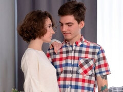 Anaal, Kont, Bruinharig, Zoenen, Likken, Natuurlijke tieten, Kut duiken, Tiener