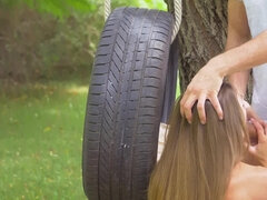 Blondine, Blasen, Natürlichen titten, Im freien, Muschi, Kurzes haar, Tätowierung, Titten