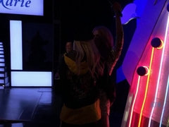 Bad, Freundin, Masturbation, Orgasmus, Im freien, Pov, Öffentlich, Nass