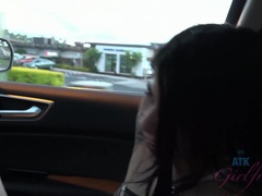 Brunette brune, Doigter, Nue, Public, Chatte, Rasée, Nénés, Mouillée
