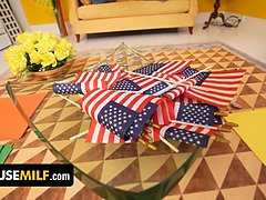 En levrette, Femelle, Hd, Léchez, Mature, Secrétaire, Cheveux courts, Maillot de bain