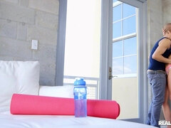 素人, デカパイ, フィストファック, なめる, 母, ピアス, タトゥー, 三人