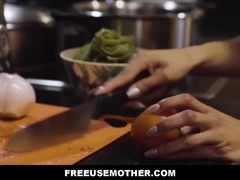 Sucer une bite, Famille, Interracial, Fille latino, Mère que j'aimerais baiser, Maman, Fils, Belle mère