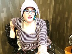 Seattle ganja goddess tells a stellar story about group sex: grandma pants