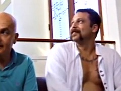In den arsch, Gehörnter ehemann, Spassig, Milf, Swingers, Flotter dreier, Vintage, Ehefrau