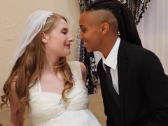 Arsch, Grosser arsch, Interrassisch, Lesbisch, Lecken, Natürlichen titten, Muschi, Hochzeit