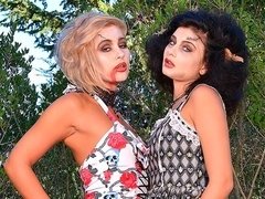 Жопа, Пальцем, Поцелуи, Лесбиянка, Лизание, Мастурбация, На природе, Молоденькие