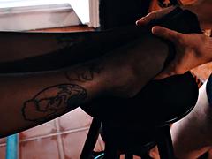 Bondage domination sadisme masochisme, Pieds, Femme dominatrice, Fétiche, Fétiche des pieds, Hd, Huilée, Tatouage