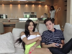 Lieveling, Pijpbeurt, Bruinharig, Hondjeshouding, Hd, Moeder die ik wil neuken, Tiener, Trio