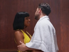 Sucer une bite, Couple, Interracial, Fille latino, Sauna, Adolescente, Plan cul à trois