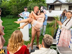 Gros cul, Gros seins, Robe, Le plan cul à quatre, Hd, Naturelle, Public, Mariage