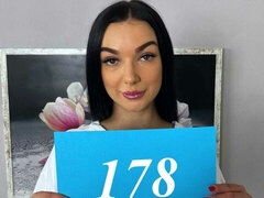 Grosser arsch, Grosser schwanz, Grosse titten, Blasen, Braunhaarige, Schlampe