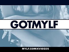 Grosser arsch, Grosse titten, Geile alte tussi, Brille, Hausmädchen, Milf, Rasiert, Titten