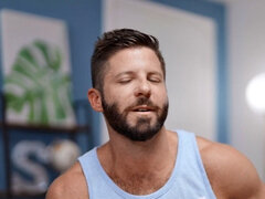 Hairy solo jock with athletic body wanks after casting