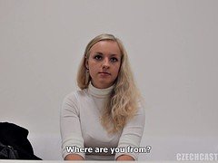 Blonde Amateur Shows Her Vagina
