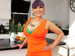 素人, ディルド, キッチン, オナニー, 一人, ストリッピング, オッパイの, おもちゃ