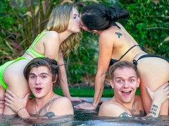 Grosse bite, Sucer une bite, En levrette, Seins naturels, Orgie, Petite femme, Adolescente, Nénés