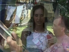 Braunhaarige, Spermaladung, Kehlenfick, Aufs gesicht abspritzen, Handjob, Hd, Im freien
