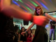 Grosser schwanz, Grosse titten, Blondine, Tanzen, Orgie, Party, Strümpfe, Swingers