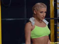 Amateur, Morena, Estilo perrito, Gimnasio, Pov, Realidad, Cabello corto, Nalgadas