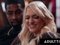 Blonde, Éjaculer dans la bouche, Gorge profonde, Queue, Première fois, Interracial, Echangistes, Plan cul à trois