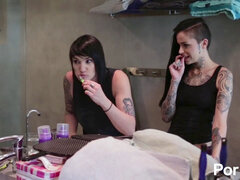 Emo, Penetracion con dedos, Lesbiana, Trio