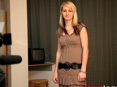 Enthousiasteling, Blond, Pijpbeurt, Hondjeshouding, Geschoren, Kousen, Tiener, Tieten likken