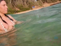Bikini, Blasen, Freundin, Zierlich, Öffentlich, Rasiert, Titten, Nass