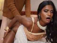 Sucer une bite, Brunette brune, Tir de sperme, Faciale, Énorme, Indienne, Interracial, Actrice du porno