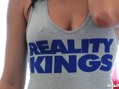 お尻, ベッドルーム, デカパイ, ジーンズ, ラティーナ, アウトドア, 三人, オッパイの