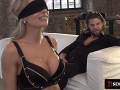 Blond, Rondborstig, Oudere vrouw, Dubbele penetratie, Sperma in gezicht, Moeder die ik wil neuken, Kut duiken, Stiefmoeder